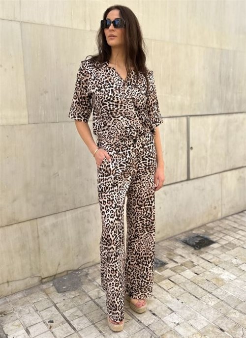 Bluse med kort ærme og leopard print fra NÜ Denmark